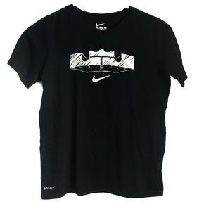 Boys Nike T-shirt  Size: M